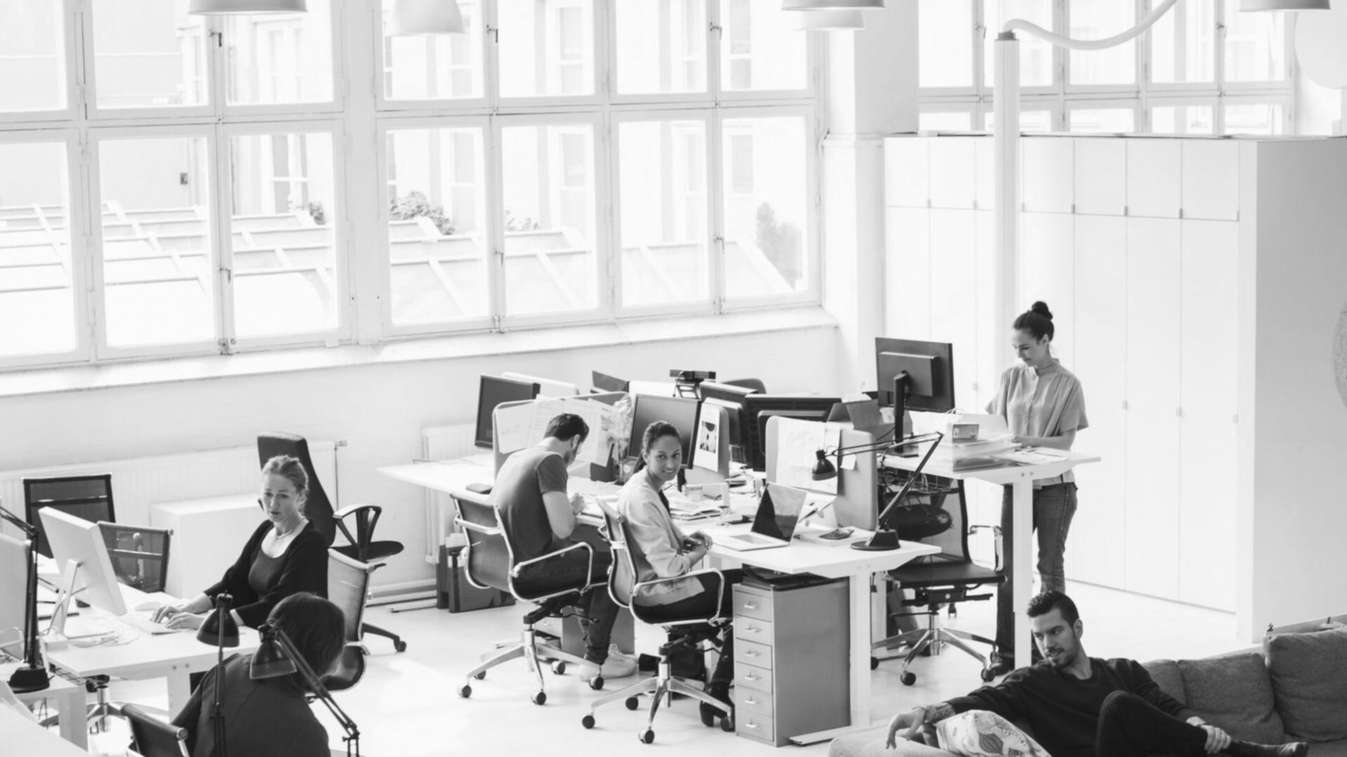 Wizualizacja synchronizacji danych między systemami finansowymi